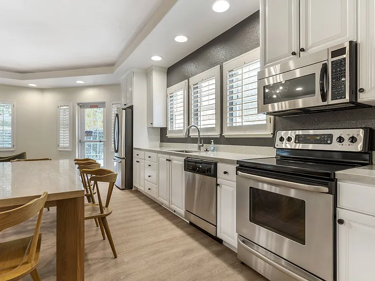 Renaissance Apartment Homes — Photo 10