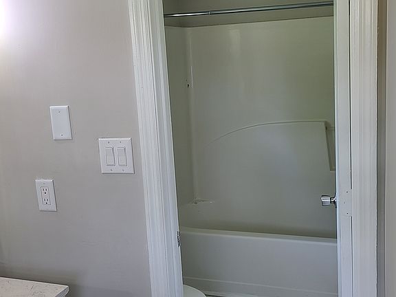 Mstr - Separate shower/toilet rm