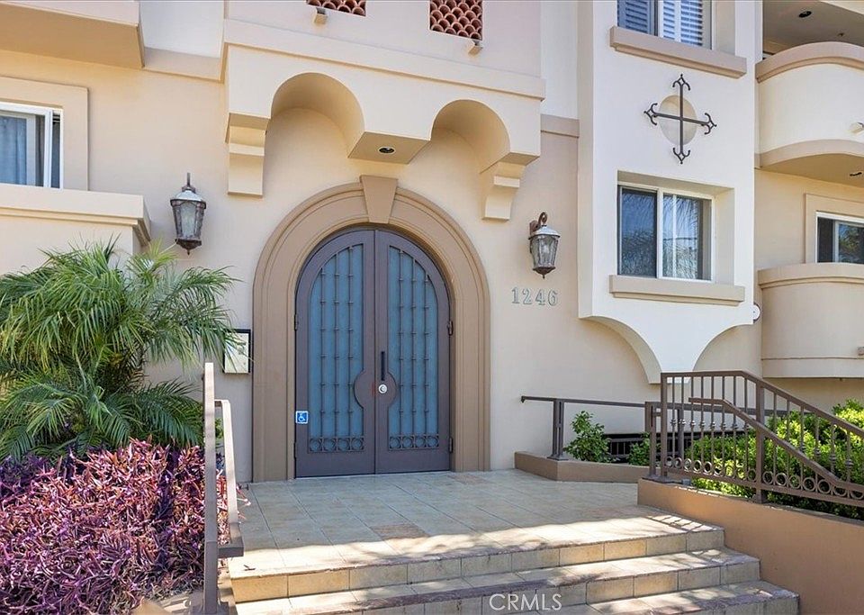 1st image of 1246 Armacost Ave APT 206