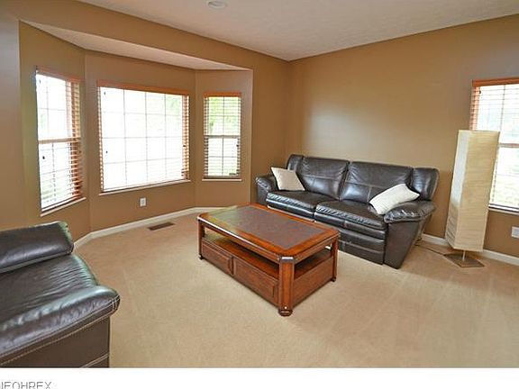3rd image of 33103 Northwood Cir