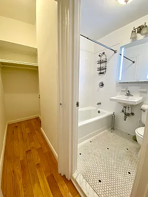 Rented by Avenues Real Estate | media 8