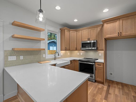 4th image of 1008 Forrestal Pl