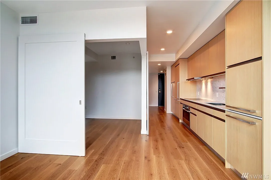 1 bed, 450 sqft, $2,450 — Photo 4