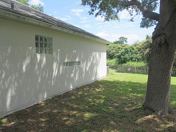 3rd image of 2718 Mariah Dr