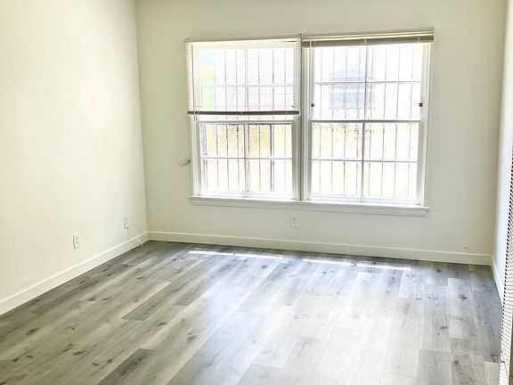 4th image of 236 S Sycamore Ave APT 4
