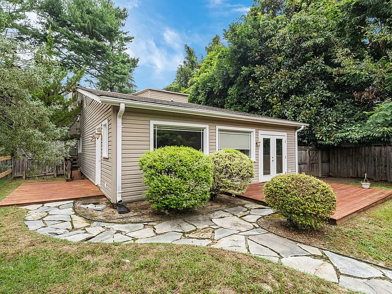 835 N Ashe St — Photo 21