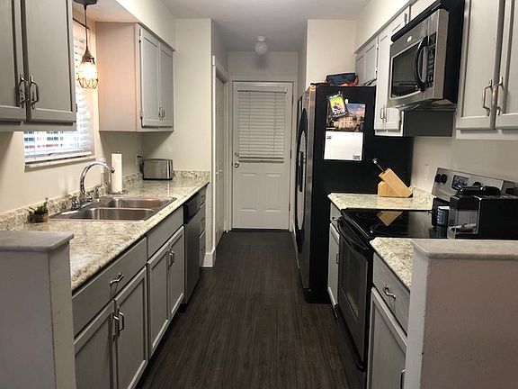 3rd image of 2748 SW King St