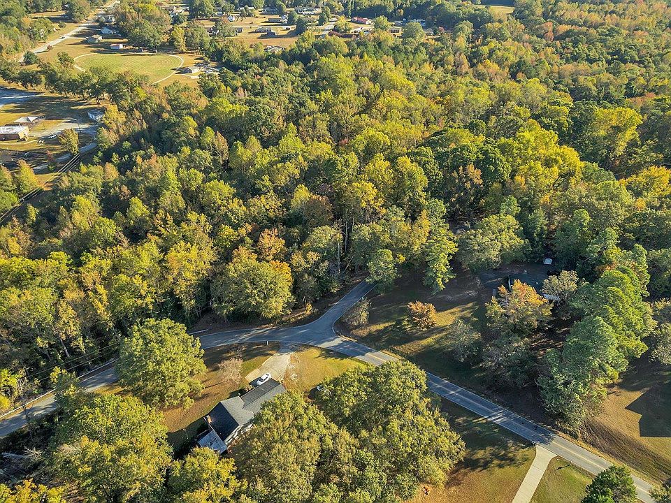 2nd image of 490 Edgewood Cir
