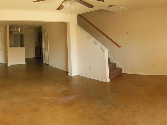 5th image of 4006 Cambridge Dr APT B