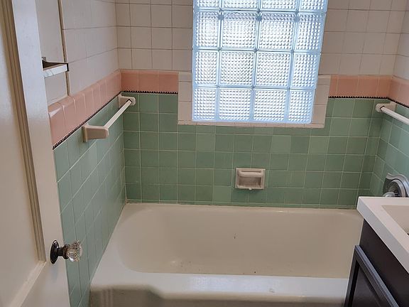 5th image of 4655 Cedar Ave S