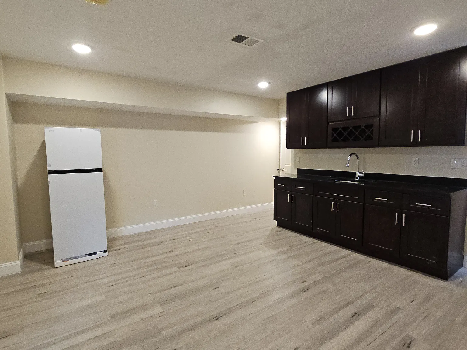 1 bed, 650 sqft, $1,900 — Photo 2