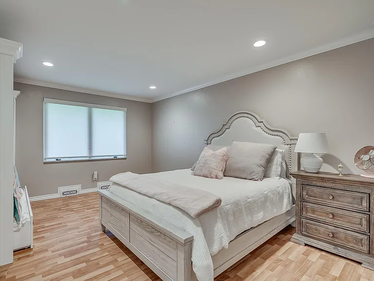 1516 E Britton Rd — Photo 23