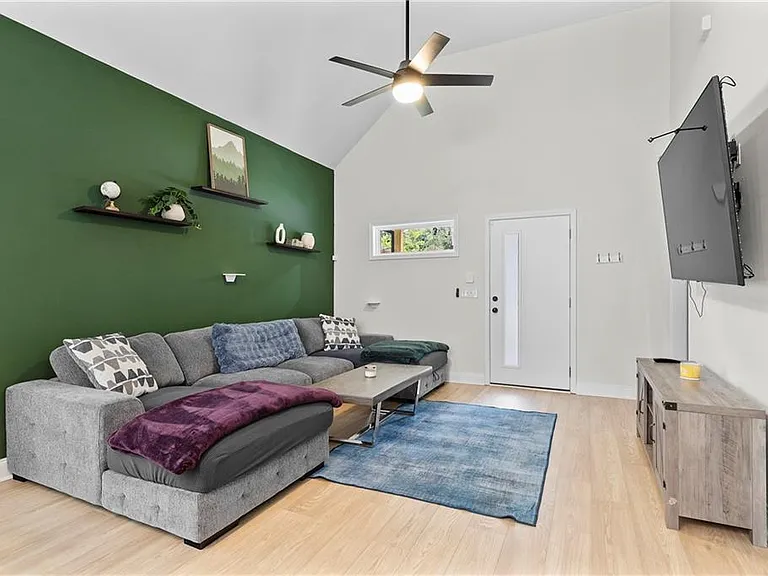 624 Robert St NW — Photo 3