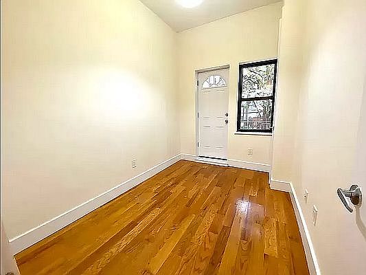 5th image of 938 Lafayette Ave #3F