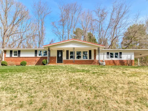 1215 Frederick Ave, Pulaski, VA 24301