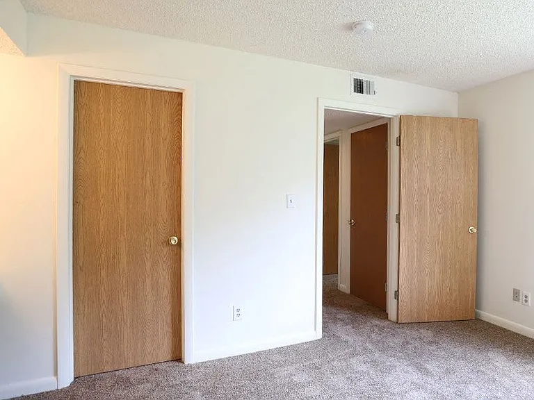SYCAMORE CREEK APARTMENTS — Photo 10