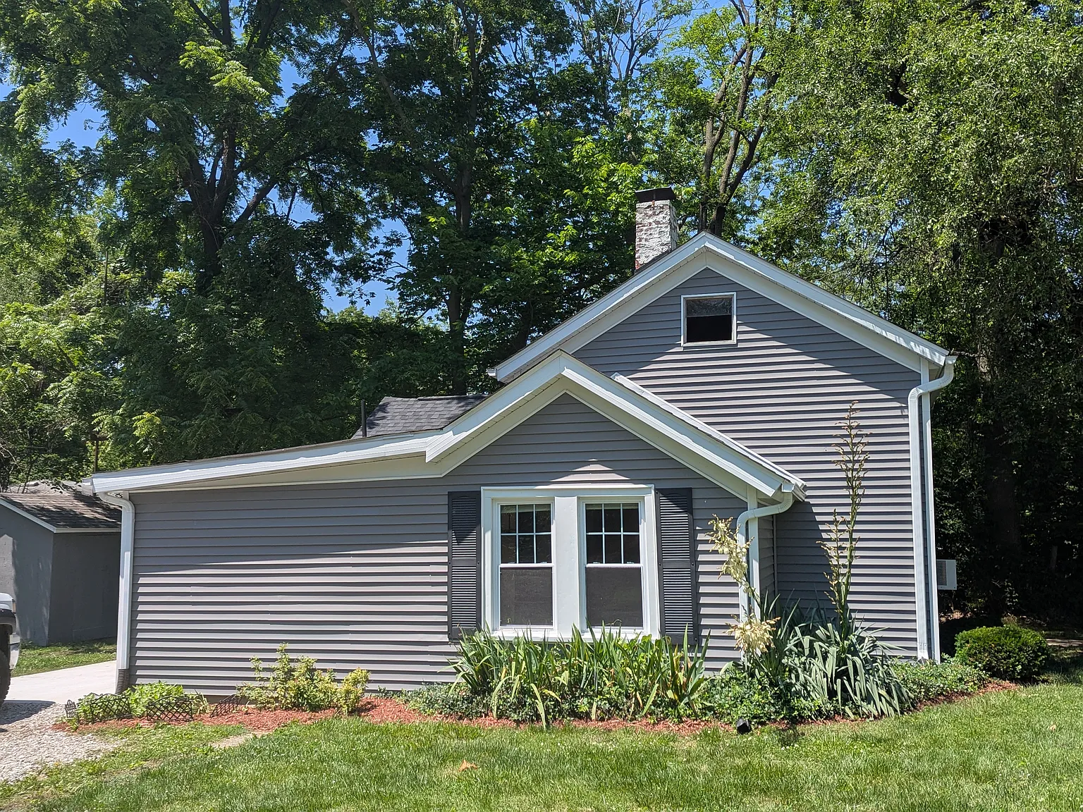 215A Saint Andrews Ave — Photo 4