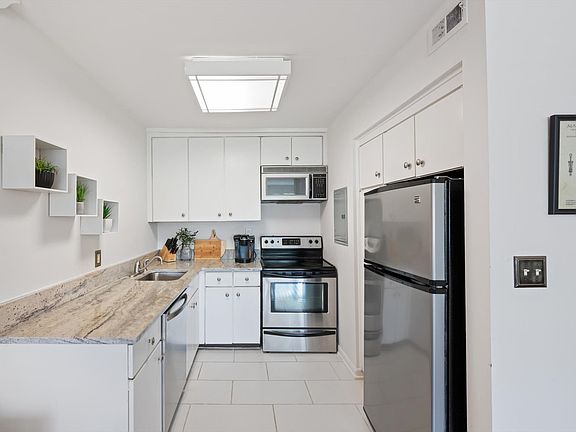 5th image of 1900 Richard Jones Rd APT B212