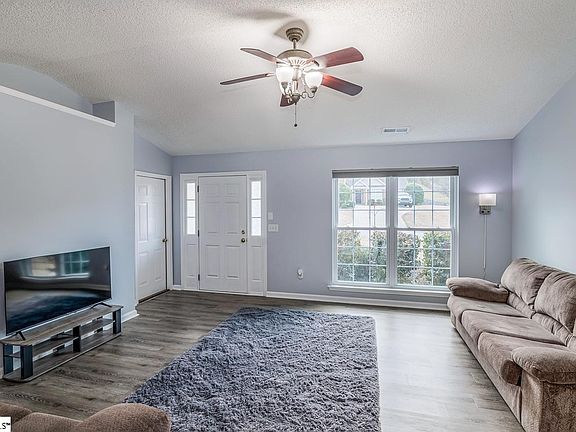4th image of 218 Bonnie Woods Dr