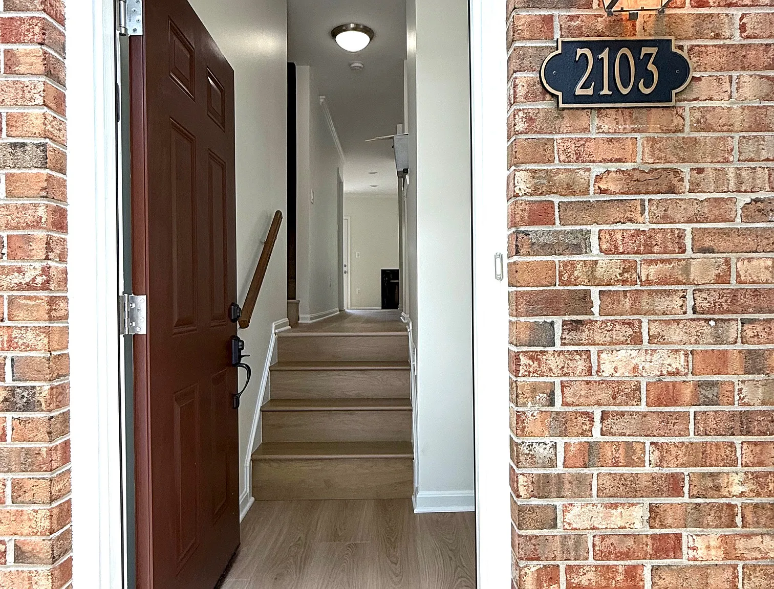 4 bed, 3.5 bath, 2100 sqft, $3,995 — Photo 2