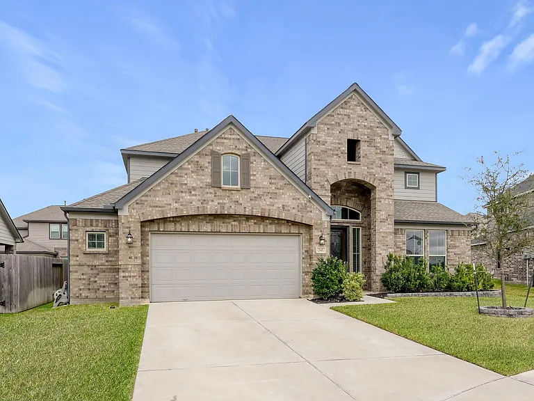 241 Bright Bluff Cir — Photo 1