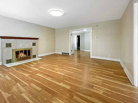 3rd image of 33670 N Idlewild Dr