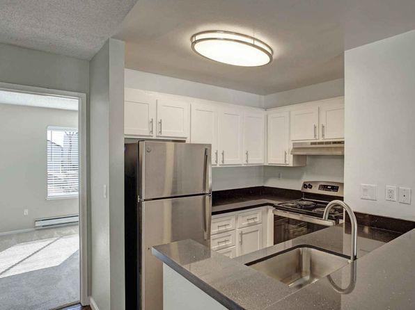 300 Glenwood Cir #897326