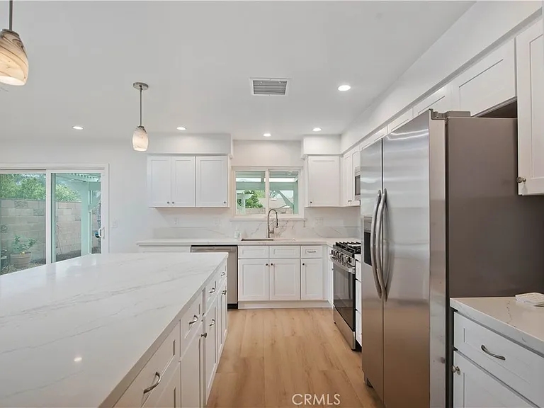10533 Hillview Ave — Photo 3