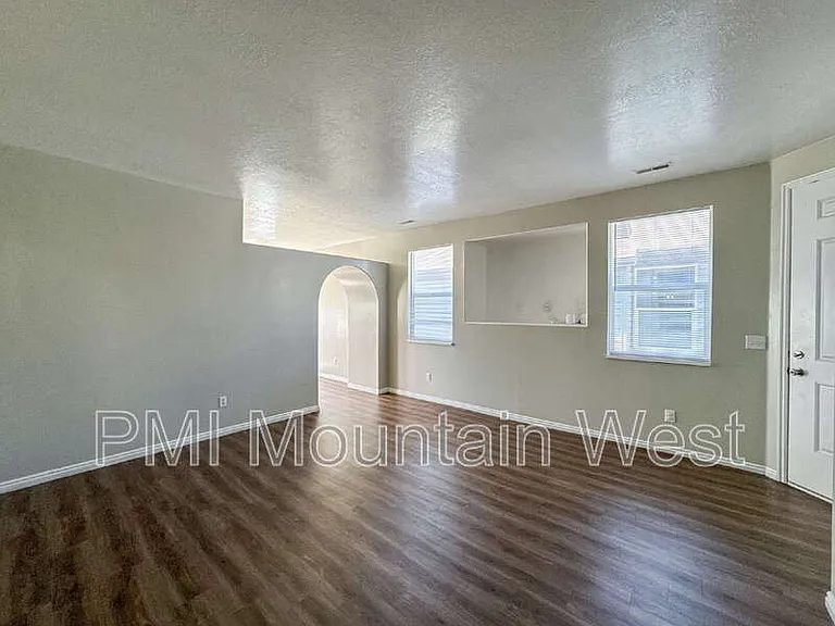 243 N Caleb Dr — Photo 4