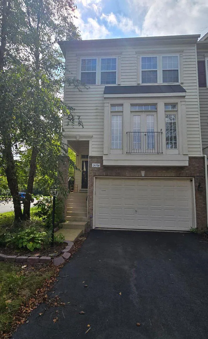 3 bed, 4.0 bath, 2384 sqft, $3,250 — Photo 1