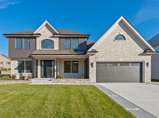 691 Meadowview Xing, West Chicago, IL 60185