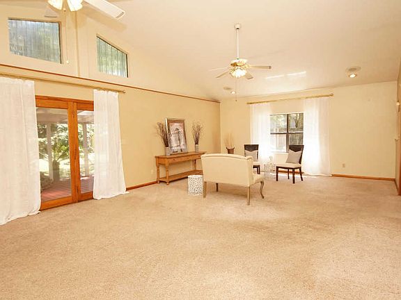5th image of 418 Stahlman Ave