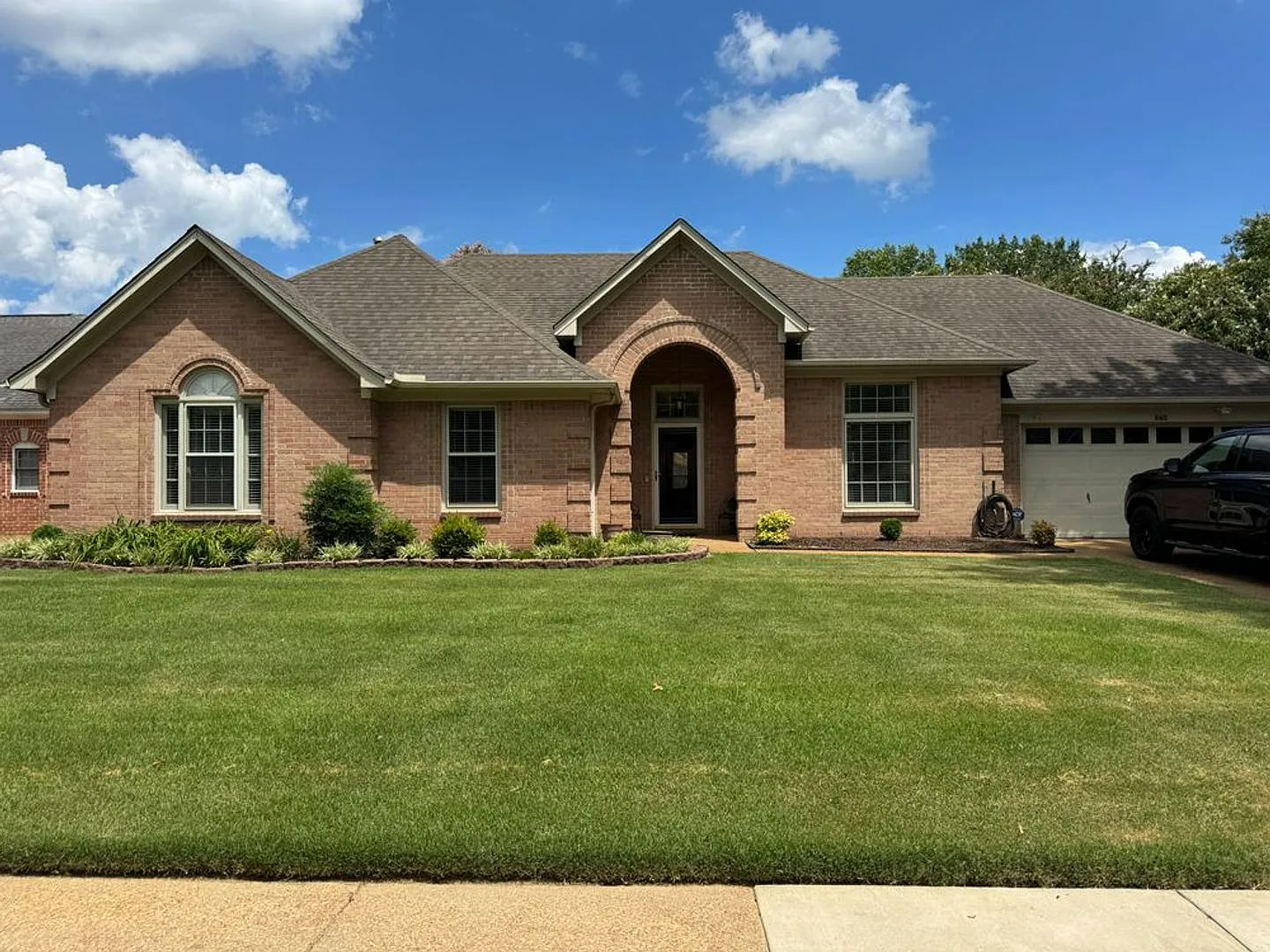 Beautiful One Story Collierville Home For Rent or Sale — Photo 1