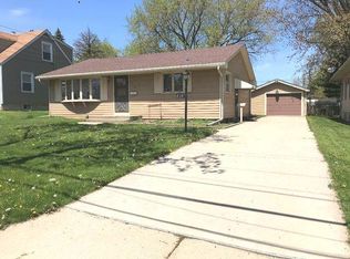 818 Adams St, Elgin, IL 60123