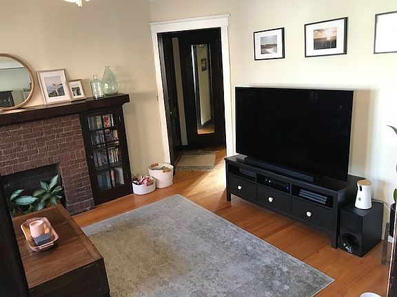 3rd image of 1419 W Cornelia Ave APT 1