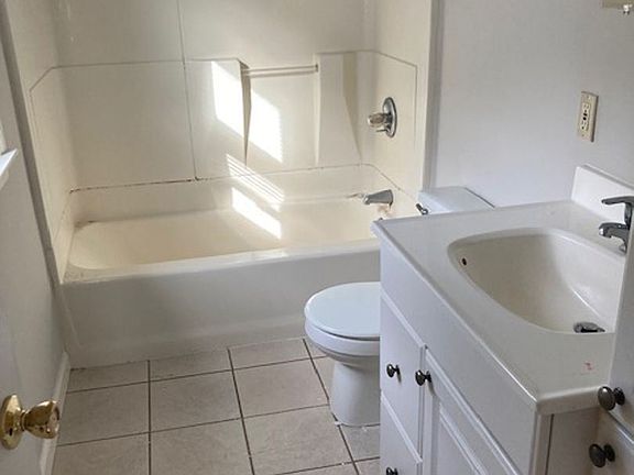 3rd image of 140 Lagrange Ave Floor 2