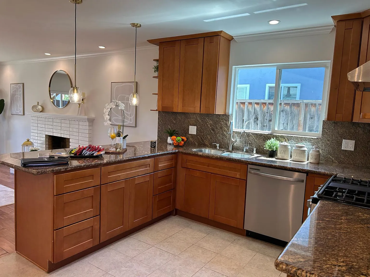 3 bed, 2.0 bath, 1468 sqft, $5,000 — Photo 4