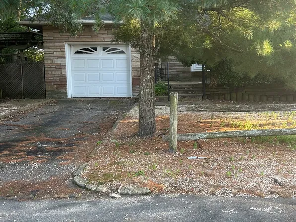 297 Cambourne Dr, Toms River, NJ 08753