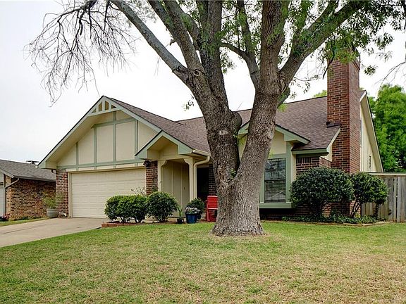 2nd image of 3017 Oakridge Dr