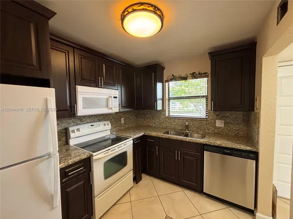 21909 Lake Forest Cir APT 205, Boca Raton, FL 33433