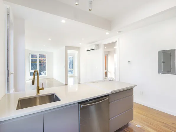 138-25 Barclay Avenue image 13 of 20