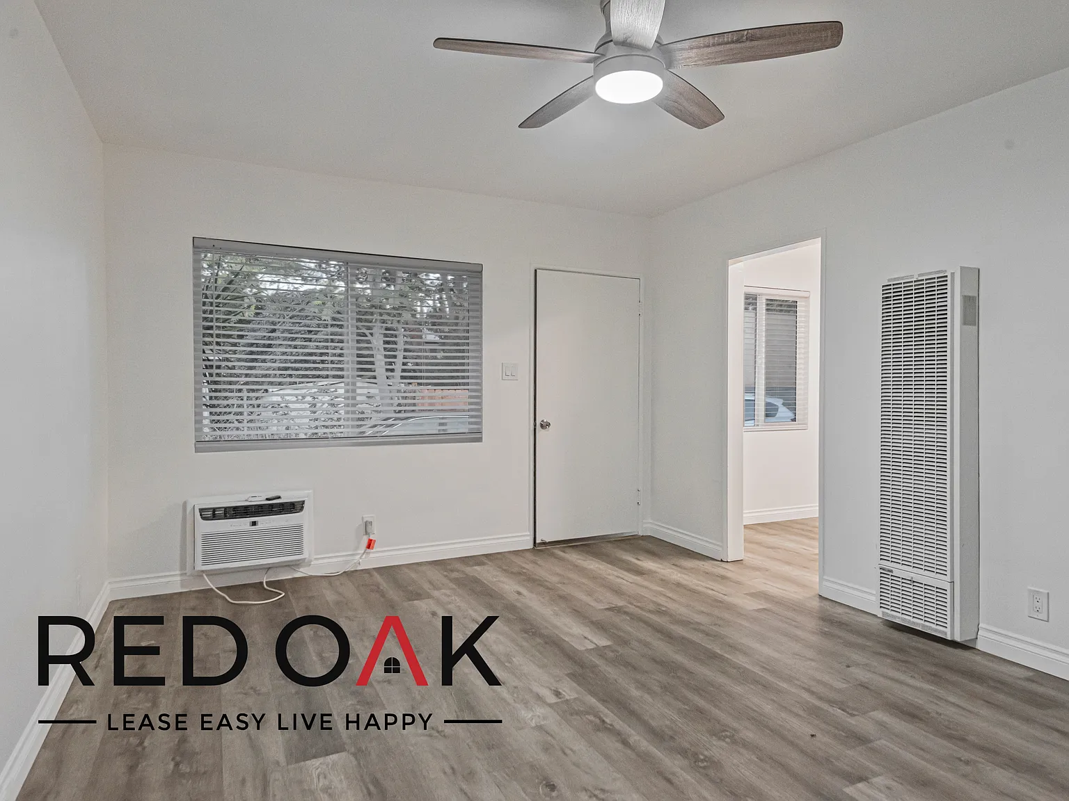~Low Deposit~ Stylish Studio With Eat-In Kitchen, On-Site Laundry, And Included Parking ~ In Beau... — Photo 1