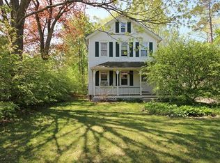 913 Stratfield Rd, Fairfield, CT 06825