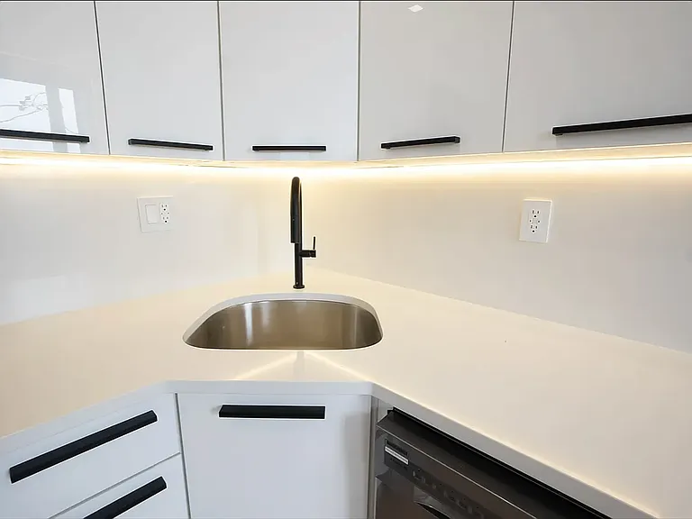 559 Clinton St #3 — Photo 3