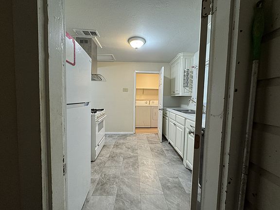 2nd image of 1314 Betty Ln #B