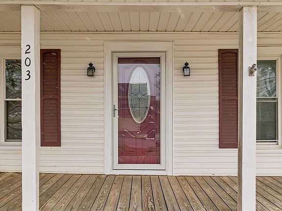 3rd image of 203 Hull Ave