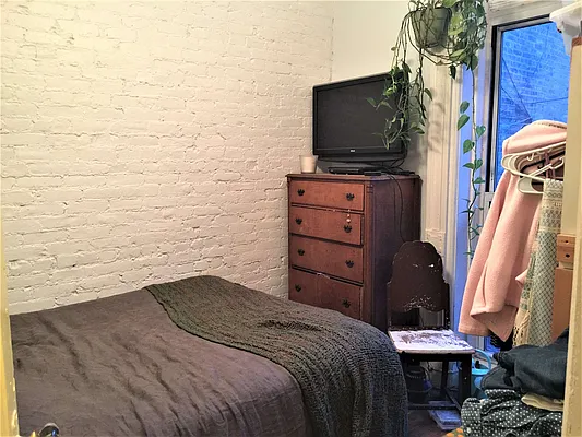 Rented by Nooklyn NYC LLC | media 18