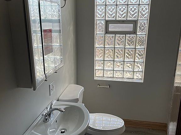5th image of 4815 W Cornelia Ave #2R