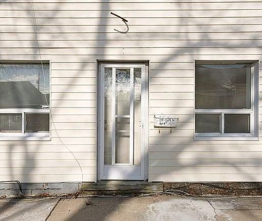 2nd image of 266 Seymour St
