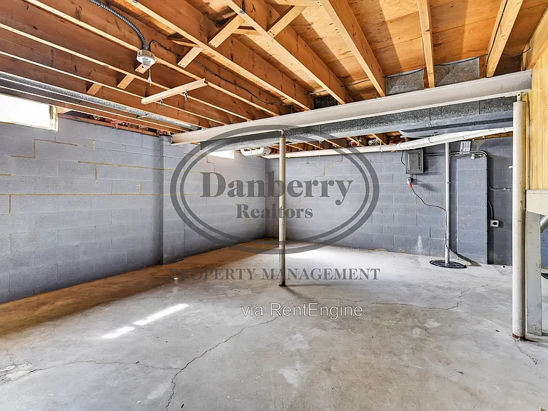 6946 Kinsman Dr — Photo 31